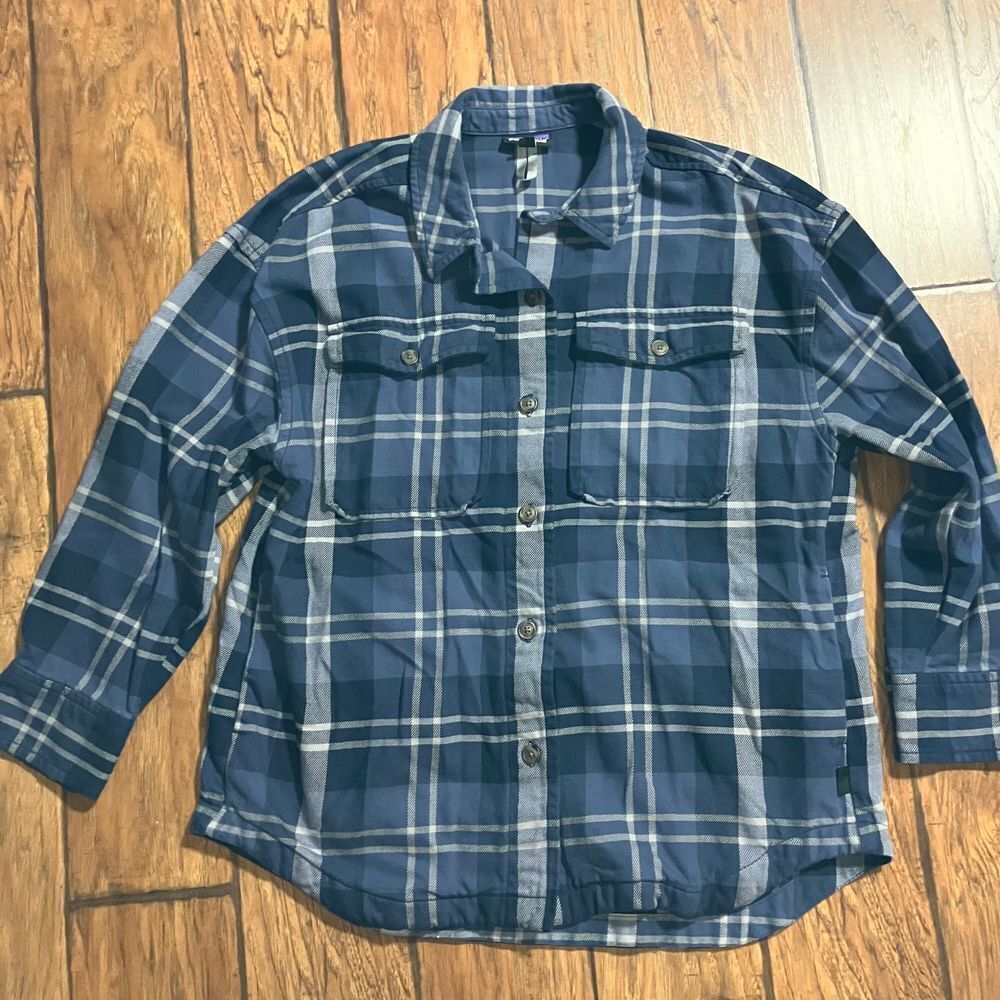 Patagonia Womens Blue/Navy Plaid Button Down Shirt‎ with pockets thick